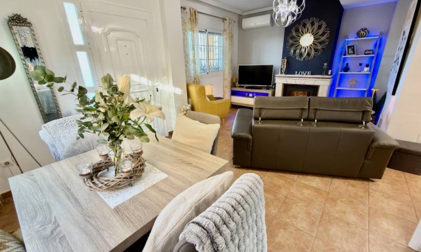 Sprzedaż - Willa wolnostojąca -
Guardamar del Segura - EL RASO