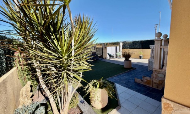 Resale - Freistehende Villa -
Guardamar del Segura - EL RASO