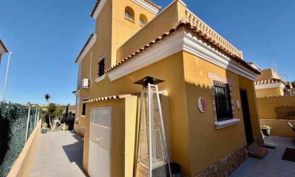 Resale - Freistehende Villa -
Guardamar del Segura - EL RASO