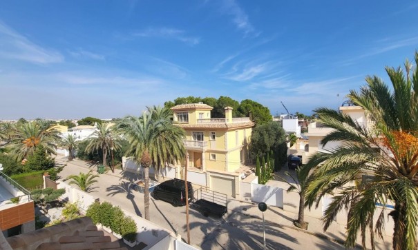 Herverkoop - Vrijstaande Villa -
Cabo Roig