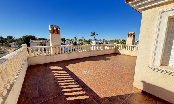 Herverkoop - Vrijstaande Villa -
Cabo Roig