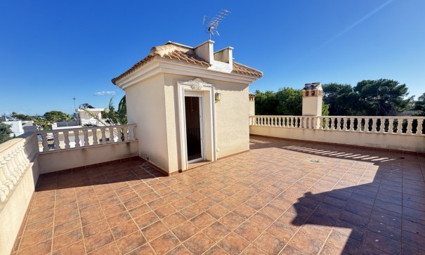 Herverkoop - Vrijstaande Villa -
Cabo Roig