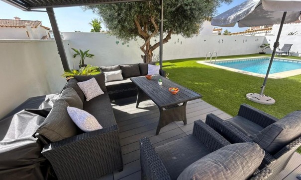 Videresalg - Fritliggende villa -
San Miguel de Salinas