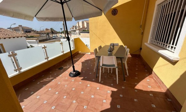 Videresalg - Fritliggende villa -
San Miguel de Salinas