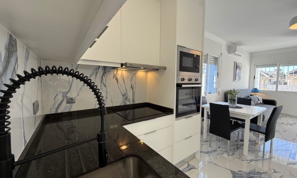 Återförsäljning - Villa i parhus -
Torrevieja - El chaparral