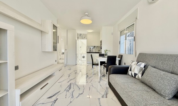 Återförsäljning - Villa i parhus -
Torrevieja - El chaparral