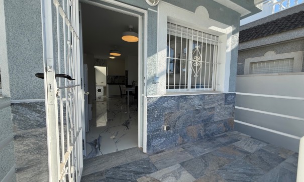 Återförsäljning - Villa i parhus -
Torrevieja - El chaparral