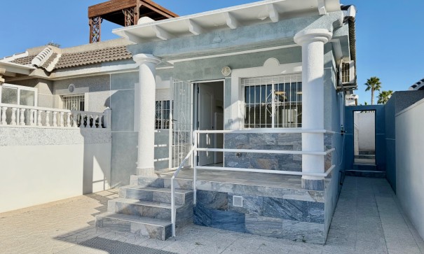 Återförsäljning - Villa i parhus -
Torrevieja - El chaparral