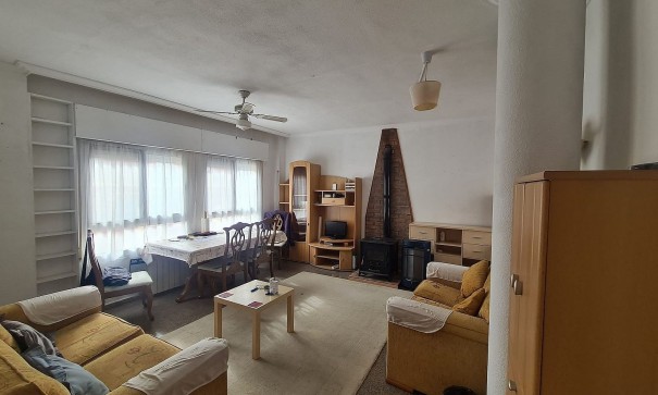 Videresalg - Byhus -
Salinas