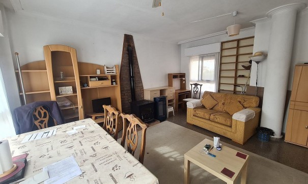 Videresalg - Byhus -
Salinas