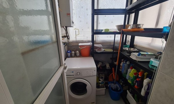 Videresalg - Byhus -
Salinas