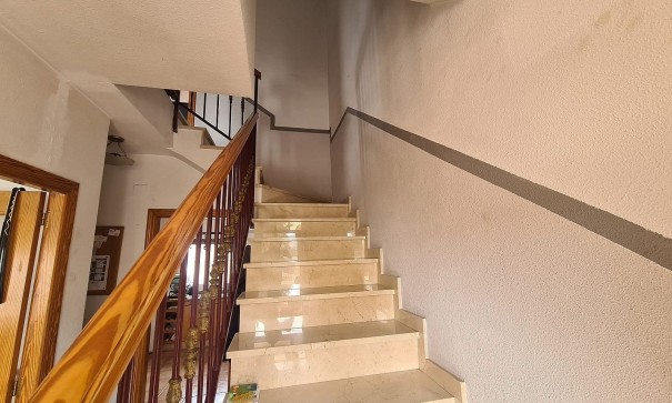 Videresalg - Byhus -
Salinas