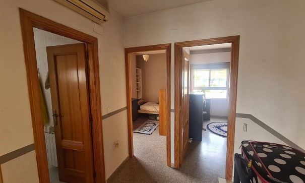 Videresalg - Byhus -
Salinas