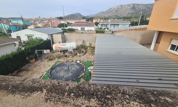 Videresalg - Byhus -
Salinas