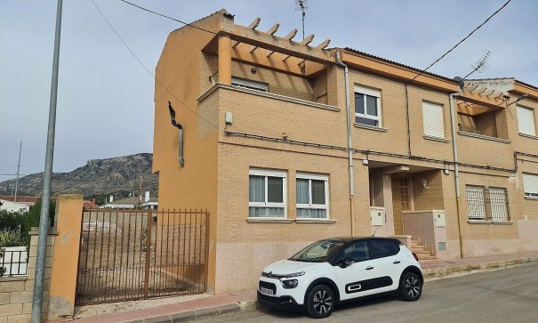 Videresalg - Byhus -
Salinas