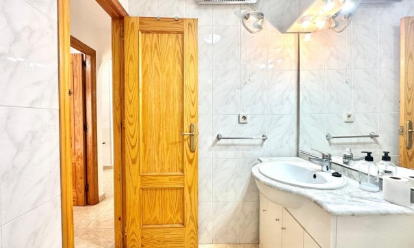 Revente - Appartement -
Torrevieja - Centro