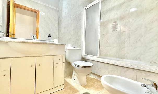 Revente - Appartement -
Torrevieja - Centro