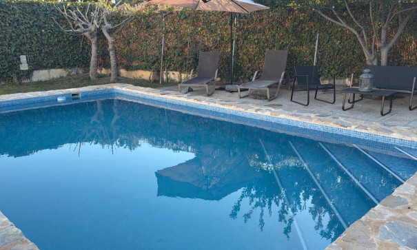 Sprzedaż - Willa w zabudowie bliźniaczej -
Dolores