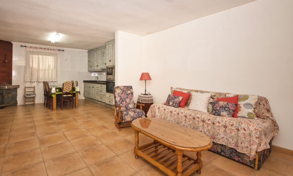 Herverkoop - Halfvrijstaande villa -
Benijofar