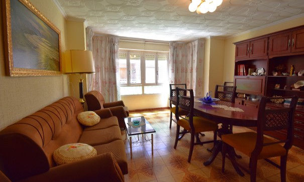 Videresalg - Byhus -
Rojales