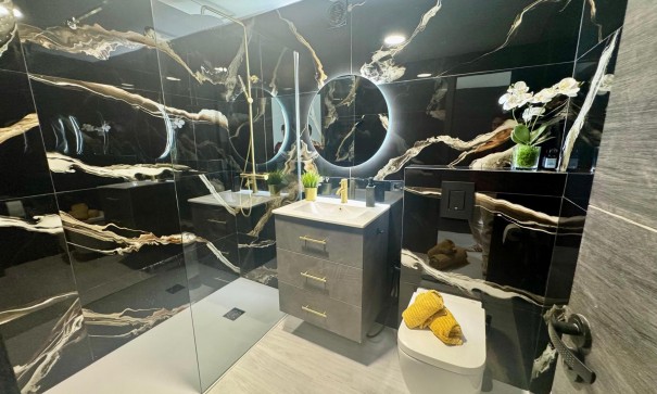 Resale - Wohnung Appartement -
Torrevieja