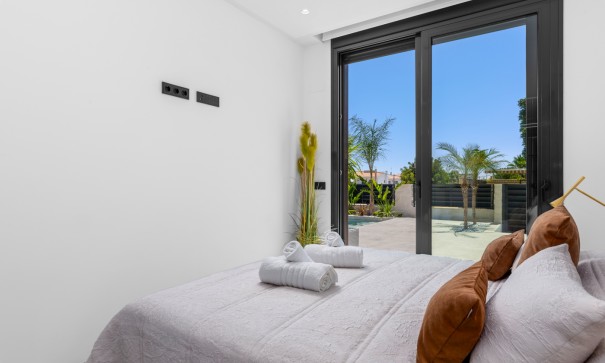 Venta - Chalet Independiente -
El Campello - El Amerador