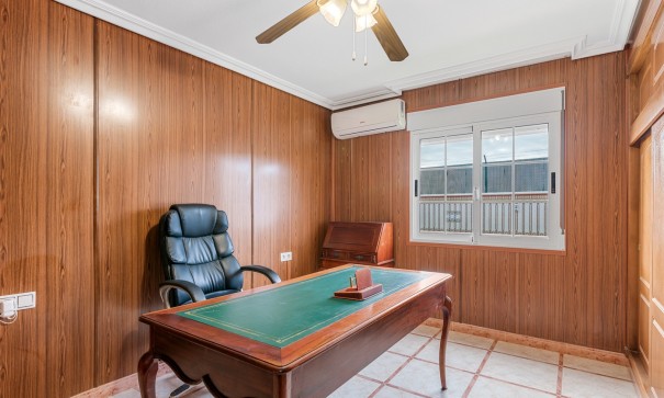 Sale - Villa -
Torrevieja