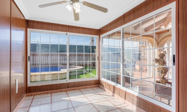 Sale - Villa -
Torrevieja