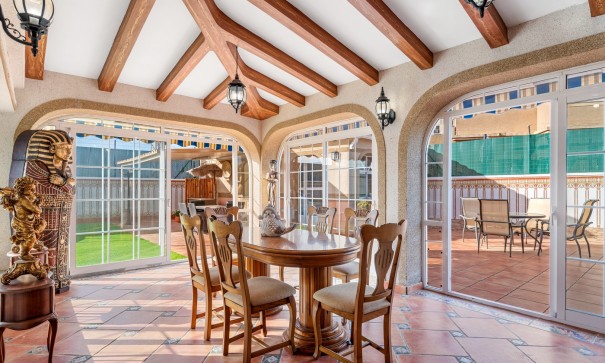 Sale - Villa -
Torrevieja