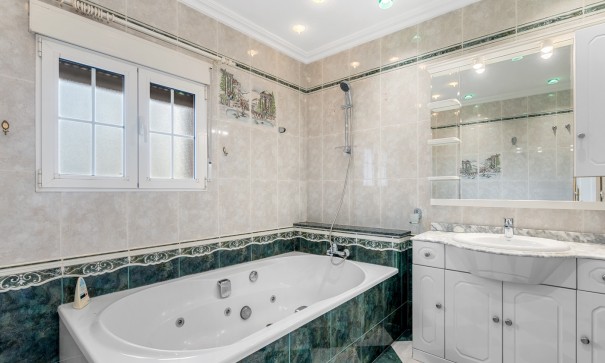 Sale - Villa -
Torrevieja