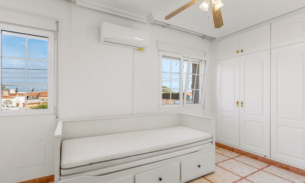 Sale - Villa -
Torrevieja