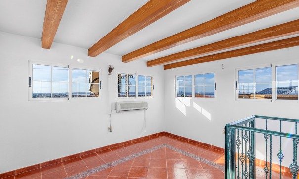 Sale - Villa -
Torrevieja