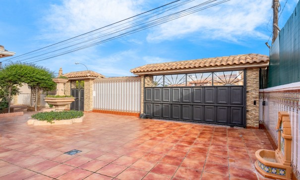 Sale - Villa -
Torrevieja