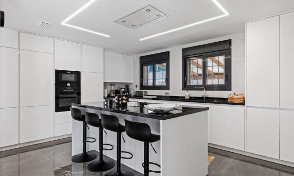 Herverkoop - Vrijstaande Villa -
San Juan de Alicante - Frank Espinós