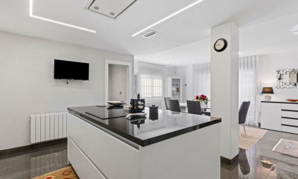 Herverkoop - Vrijstaande Villa -
San Juan de Alicante - Frank Espinós