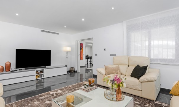 Herverkoop - Vrijstaande Villa -
San Juan de Alicante - Frank Espinós