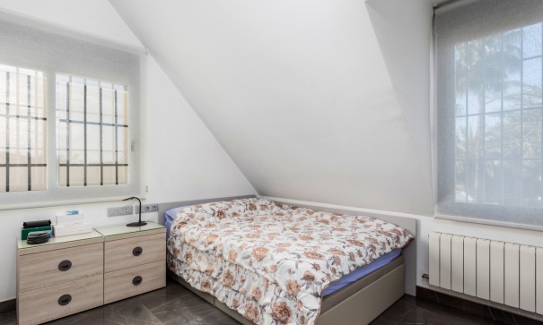 Herverkoop - Vrijstaande Villa -
San Juan de Alicante - Frank Espinós