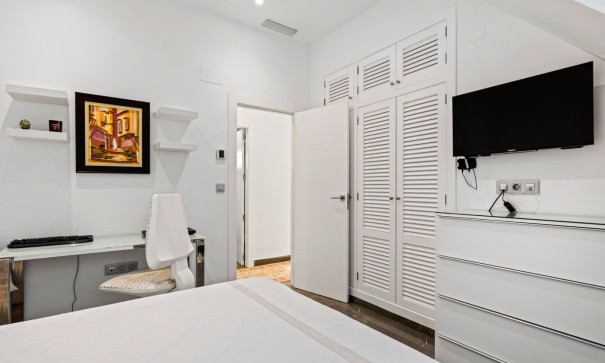 Herverkoop - Vrijstaande Villa -
San Juan de Alicante - Frank Espinós