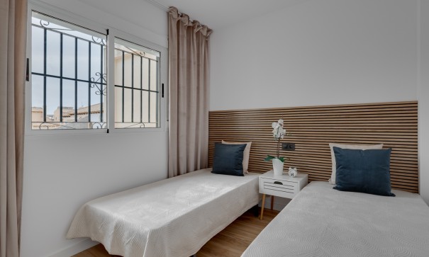 Venta - Casa de pueblo -
Orihuela Costa