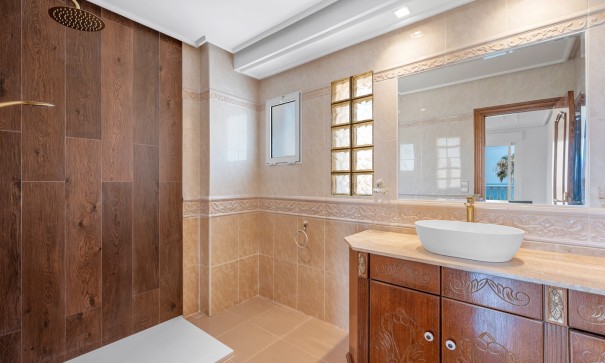 Videresalg - Fritliggende villa -
Torrevieja