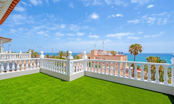 Videresalg - Fritliggende villa -
Torrevieja