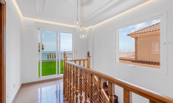 Videresalg - Fritliggende villa -
Torrevieja