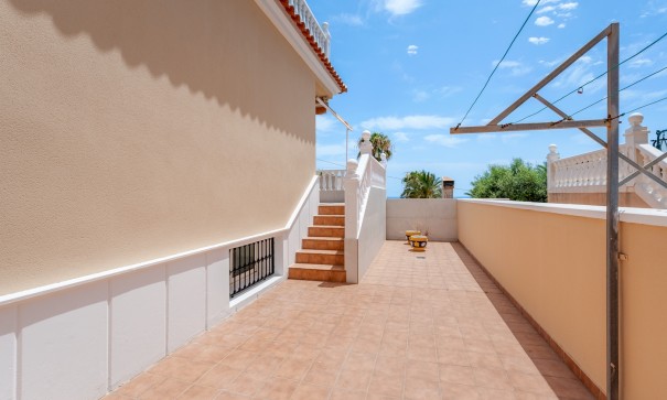 Videresalg - Fritliggende villa -
Torrevieja