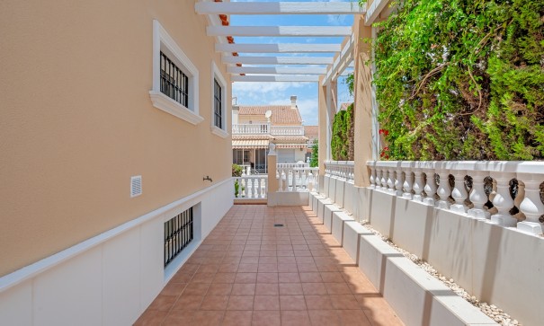 Videresalg - Fritliggende villa -
Torrevieja