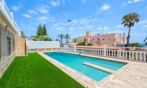 Videresalg - Fritliggende villa -
Torrevieja