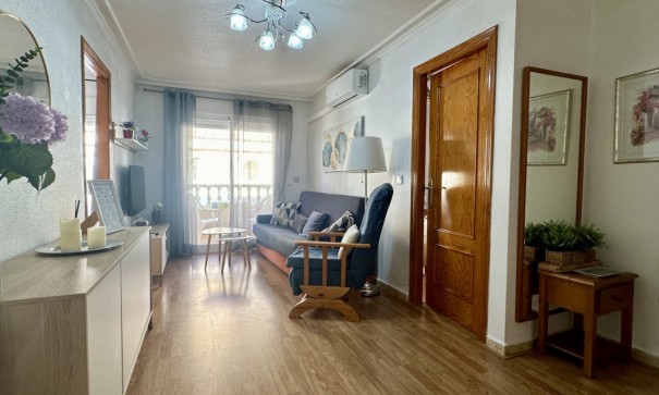 Resale - Wohnung Appartement -
Torrevieja