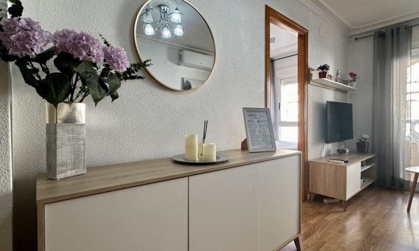 Resale - Wohnung Appartement -
Torrevieja