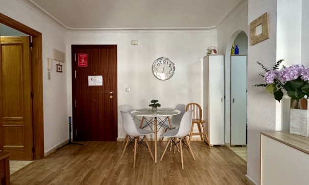 Resale - Wohnung Appartement -
Torrevieja