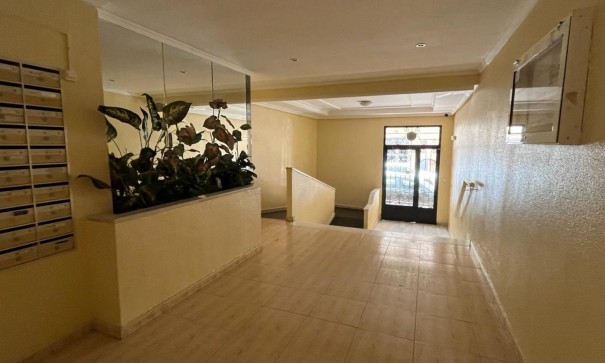 Resale - Wohnung Appartement -
Torrevieja