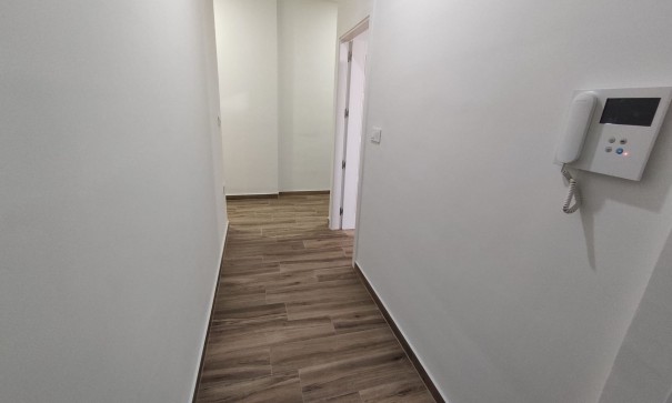 Venta - Casa de pueblo -
Petrer